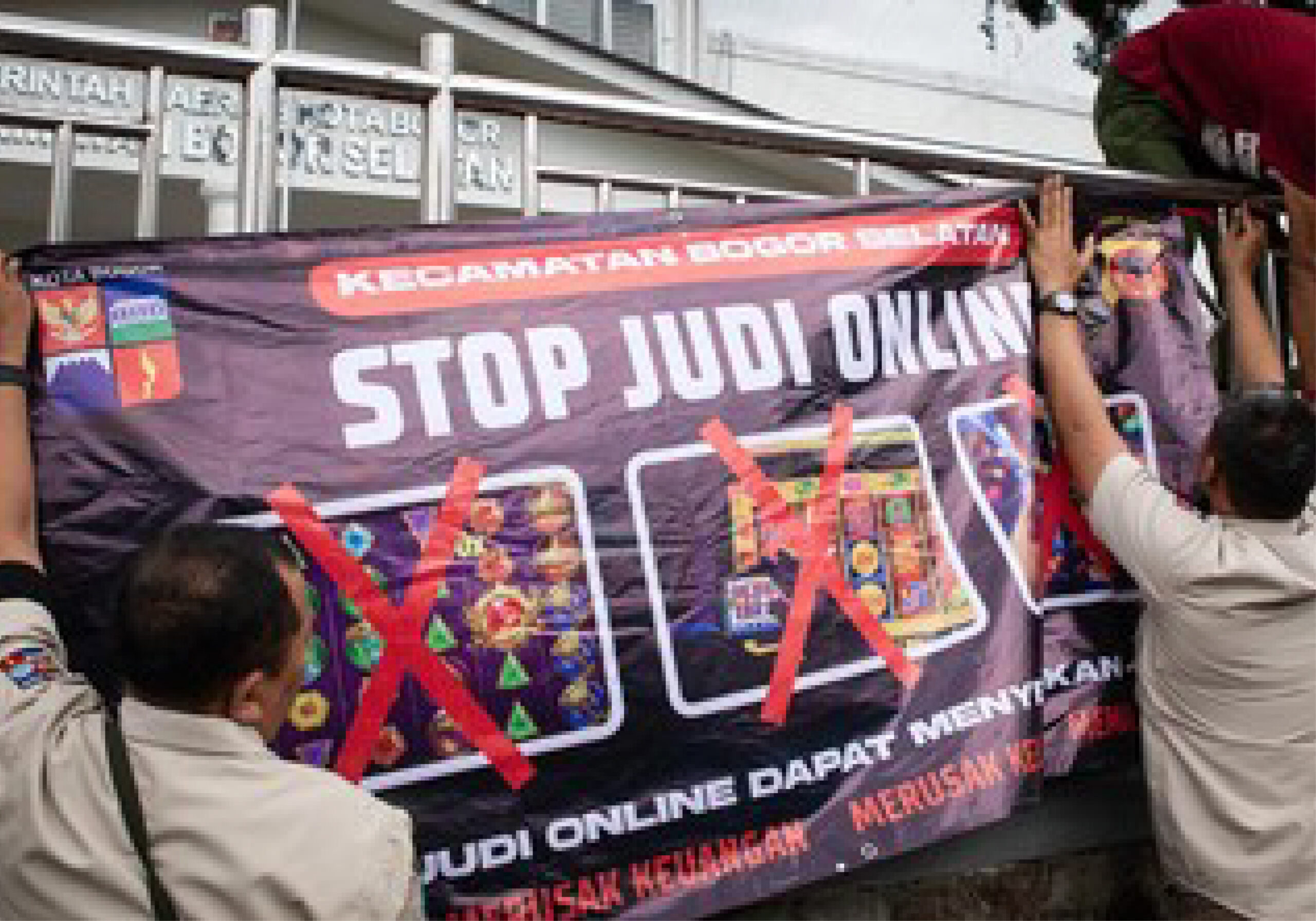 Pemasangan Spanduk Judi Online