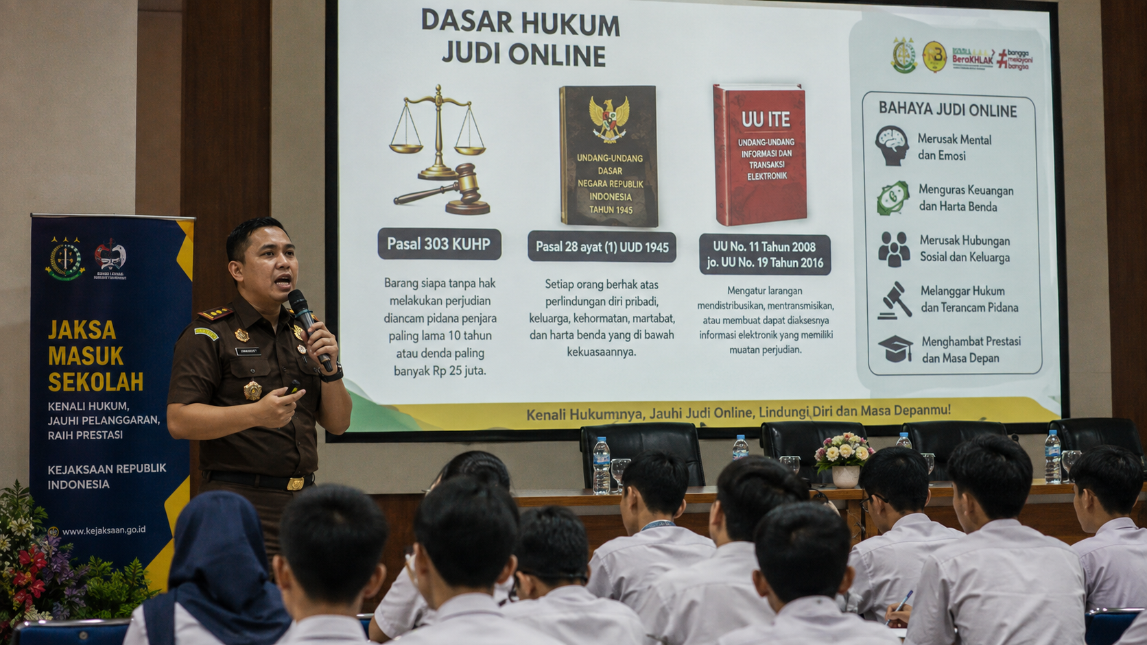 Kejari Kota Bekasi Masuk Sekolah, Ini Bahaya Judi Online bagi Siswa